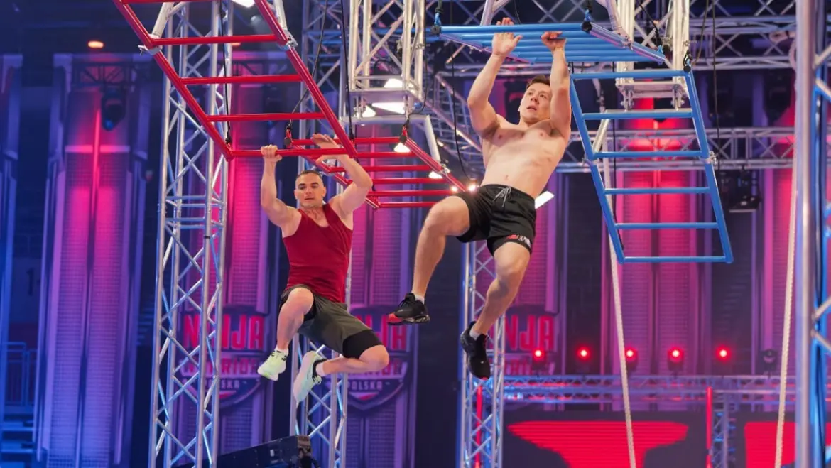 Максим Корбут (слева) - дальнобойщик-ниндзя