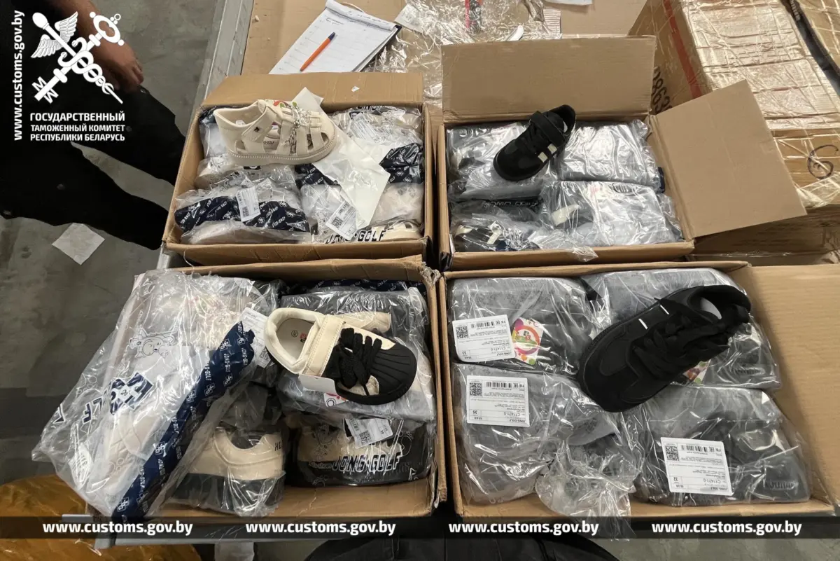 Коробки с изъятыми товарами на складе