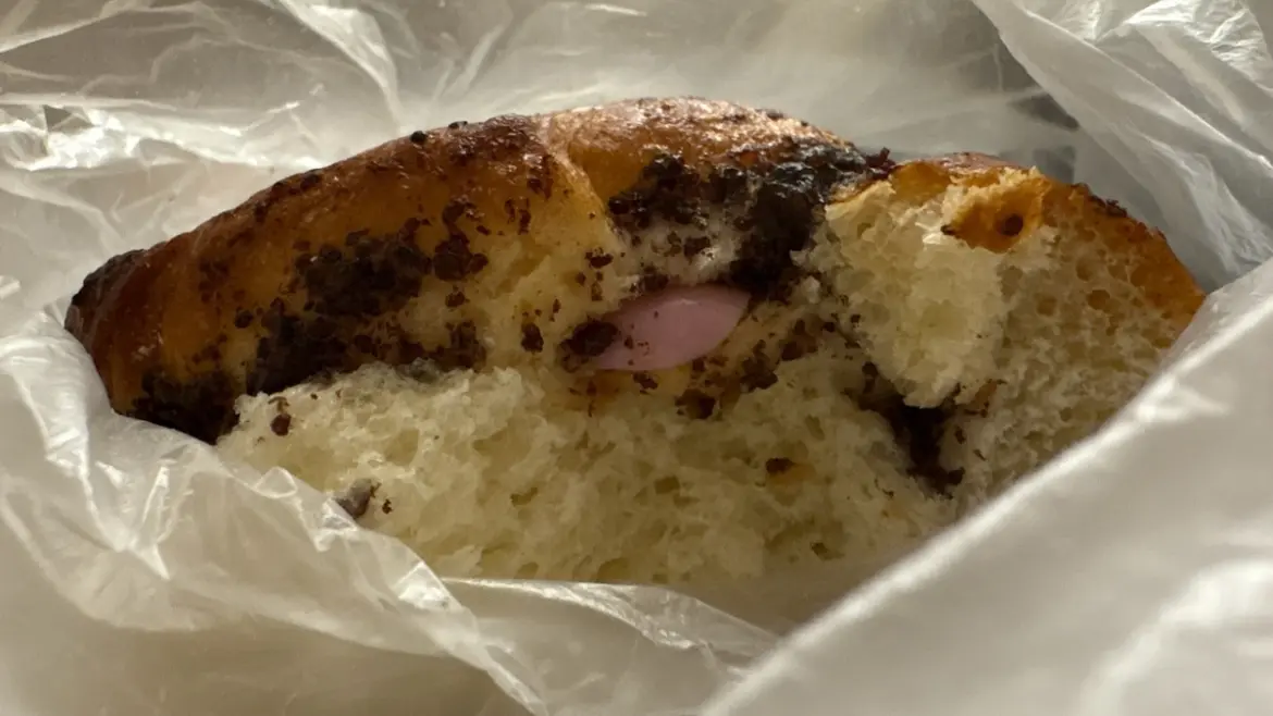 Ноготь в булочке