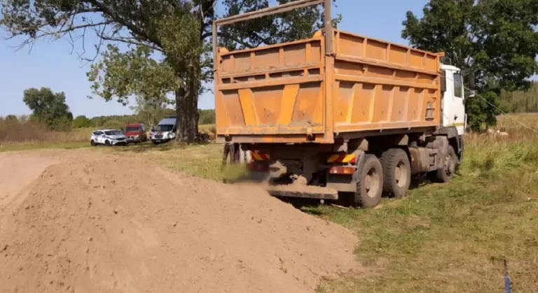 Водителя убило током