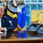 Трамп за столом