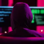 хакер сидит за столом