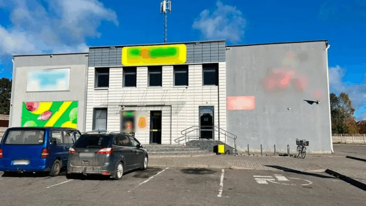 фасад коммерческого здания в Пружанах, где, по данным следствия, предпринимательница сдавала помещения в аренду