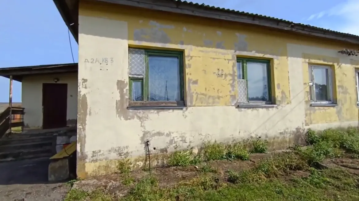 «Не жалобы в TikTok, а личный разговор» – директор «Арэса-агро» ответил семье, живущей в проблемном доме Проблемный дом, в котором живёт семья с двумя детьми