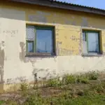 Проблемный дом, в котором живёт семья с двумя детьми