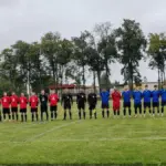 мужчины на поле