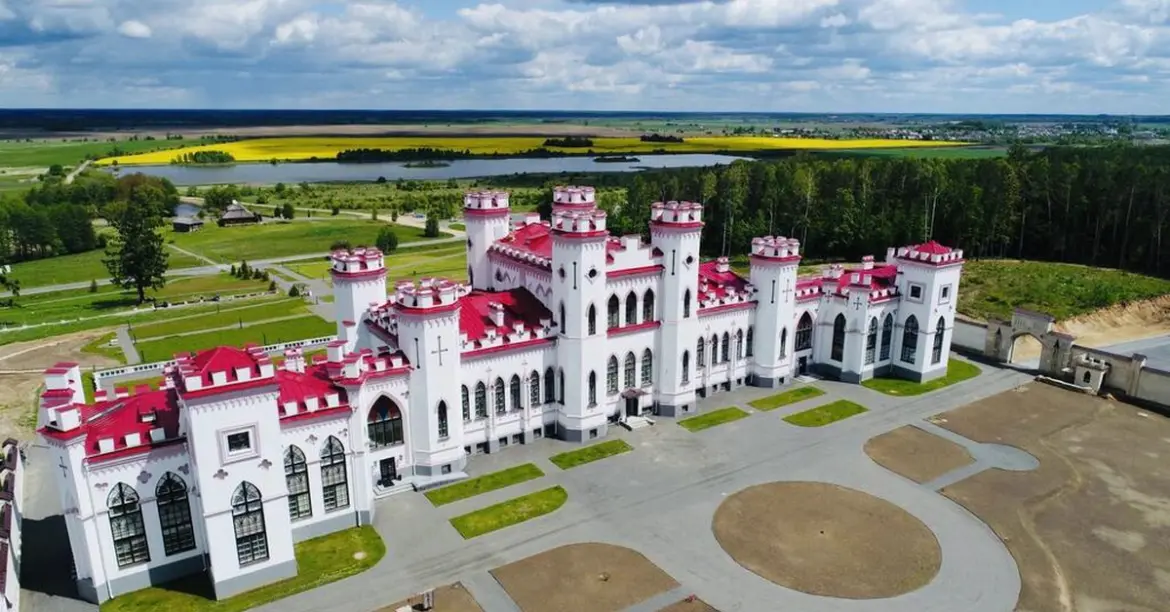 Коссовский дворцово-парковый комплекс, дворец Пусловских