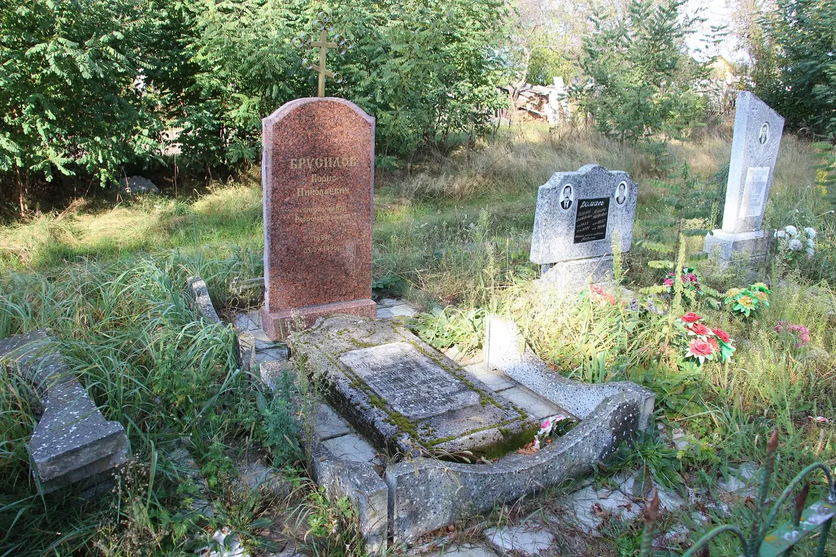 Могила Брусилова в Телеханах