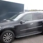 черный внедорожник Mercedes