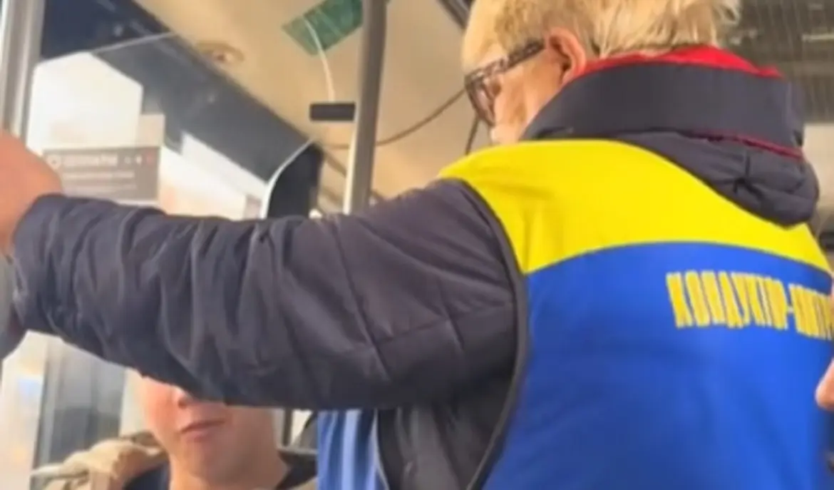 Школьника выдворяли из автобуса