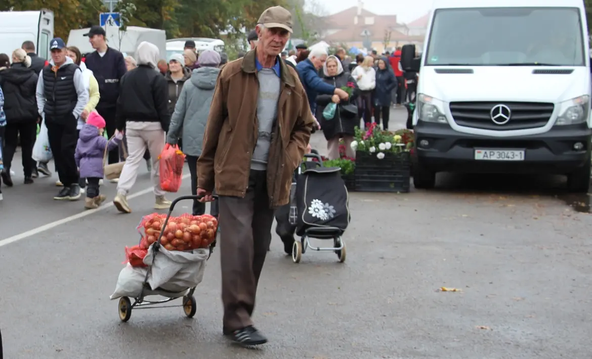 Выгодно ли торговали на ярмарке в Ивацевичах? Ярмарка в Ивацевичах 11 октября 2025 цены
