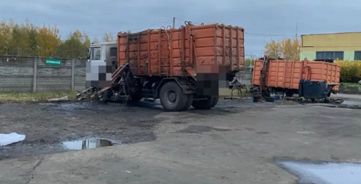 Зажат мусоровозм