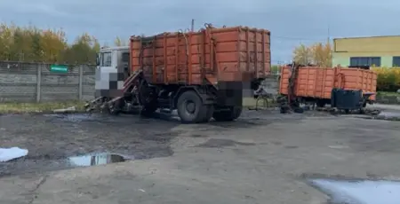 Зажат мусоровозм