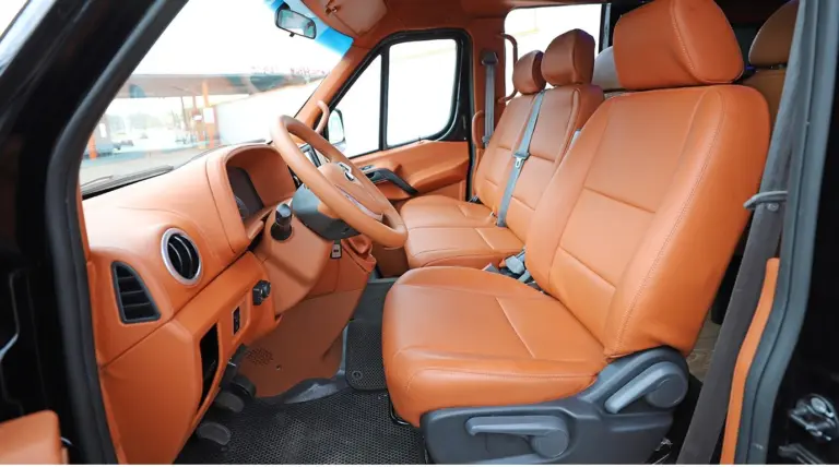 интерьер кабины микроавтобуса МАЗ 281