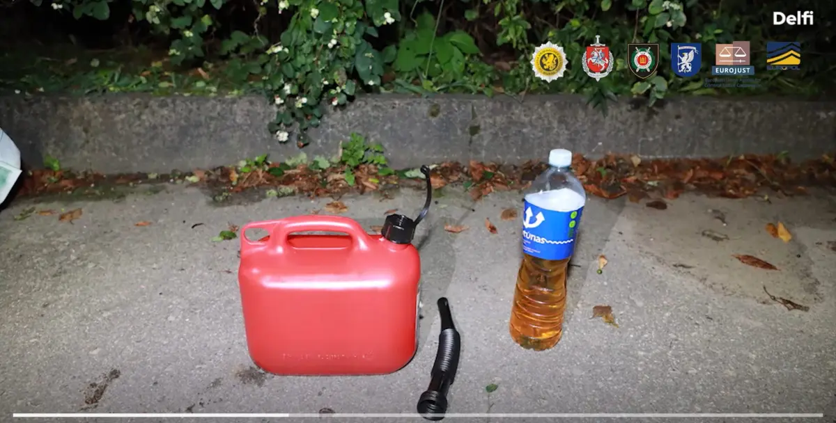 Средства для поджога, изъятые по делу о попытке теракта в Шяуляй