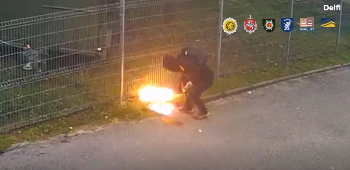 Кадр попытки поджога объекта в Шяуляй в сентябре 2024 года
