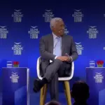 Кириакос Мицотакис на Дельфийском экономическом форуме во время обсуждения энергетических рисков