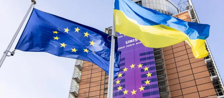 Флаги Украины и ЕС