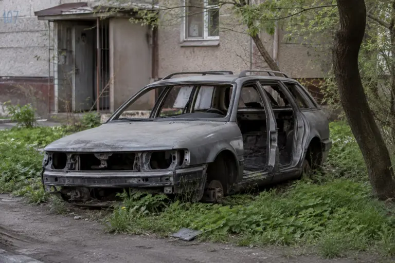 брошенный автомобиль