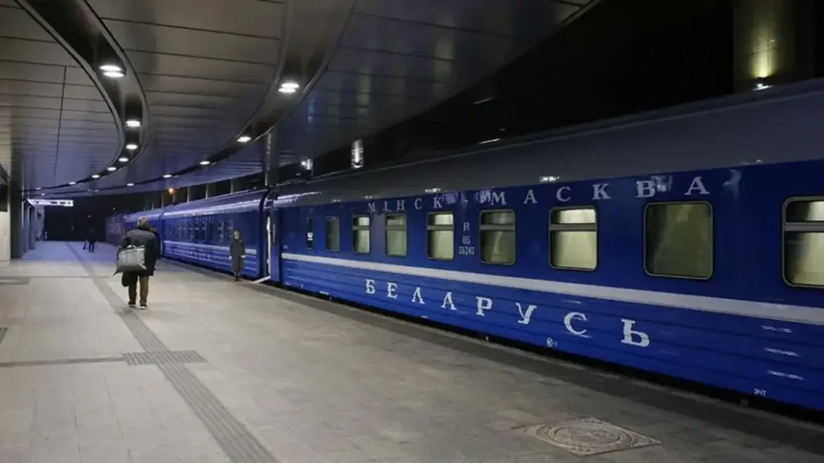 Поезд «Беларусь» вышел на маршрут в новых вагонах