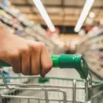 Покупатели проверяют безопасность товара до оплаты